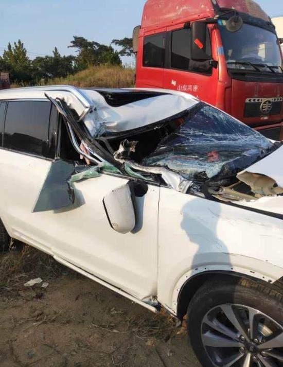 Hình ảnh vụ tai nạn được chủ xe đăng tải trên mạng xã hội.