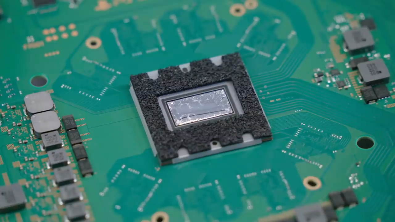 Công nghệ ngầu nhất nhì thị trường: PS5 tản nhiệt bằng kim loại lỏng - Ảnh 3.