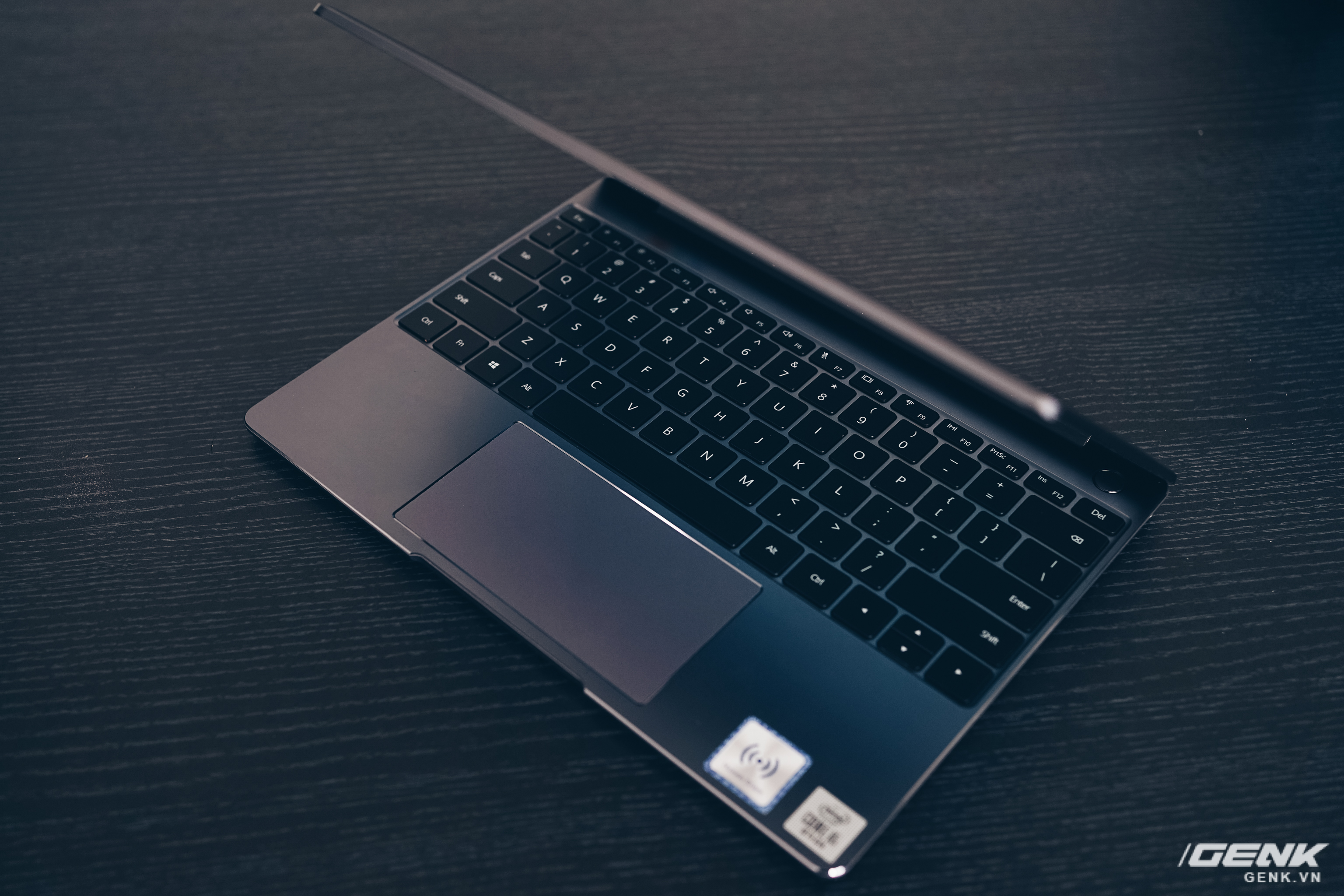 Đánh giá Huawei MateBook 13: Ultrabook tốt nếu người dùng chấp nhận vượt qua rào cản thương hiệu (và thời lượng pin tệ hại) - Ảnh 4. Đánh giá Huawei MateBook 13: Ultrabook tốt nếu người dùng chấp nhận vượt qua rào cản thương hiệu (và thời lượng pin tệ hại) - Ảnh 4.