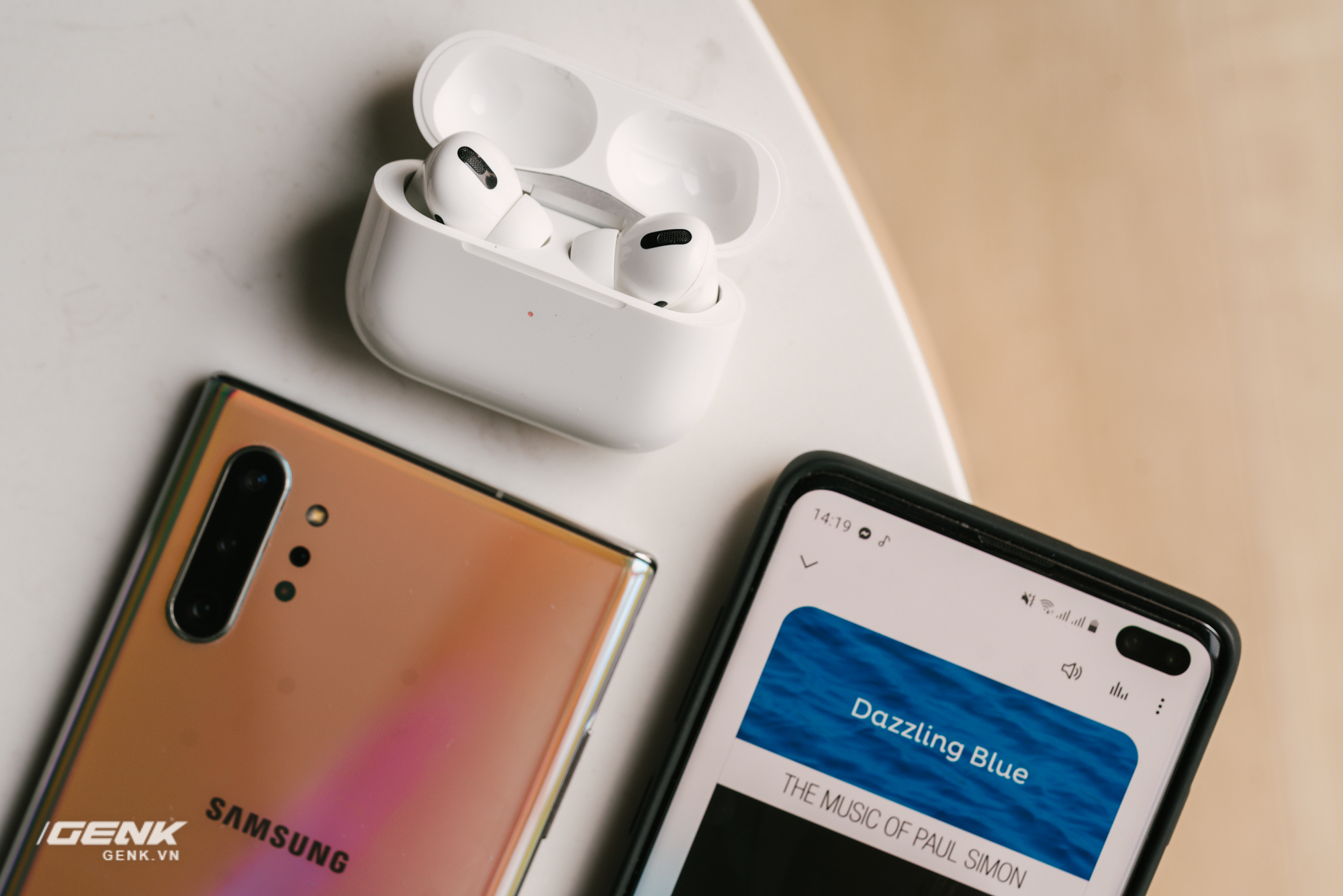 So sánh Huawei FreeBuds Pro, Apple AirPods Pro và Samsung Galaxy Buds Live: Mỗi người một vẻ - Ảnh 7. So sánh Huawei FreeBuds Pro, Apple AirPods Pro và Samsung Galaxy Buds Live: Mỗi người một vẻ - Ảnh 7.