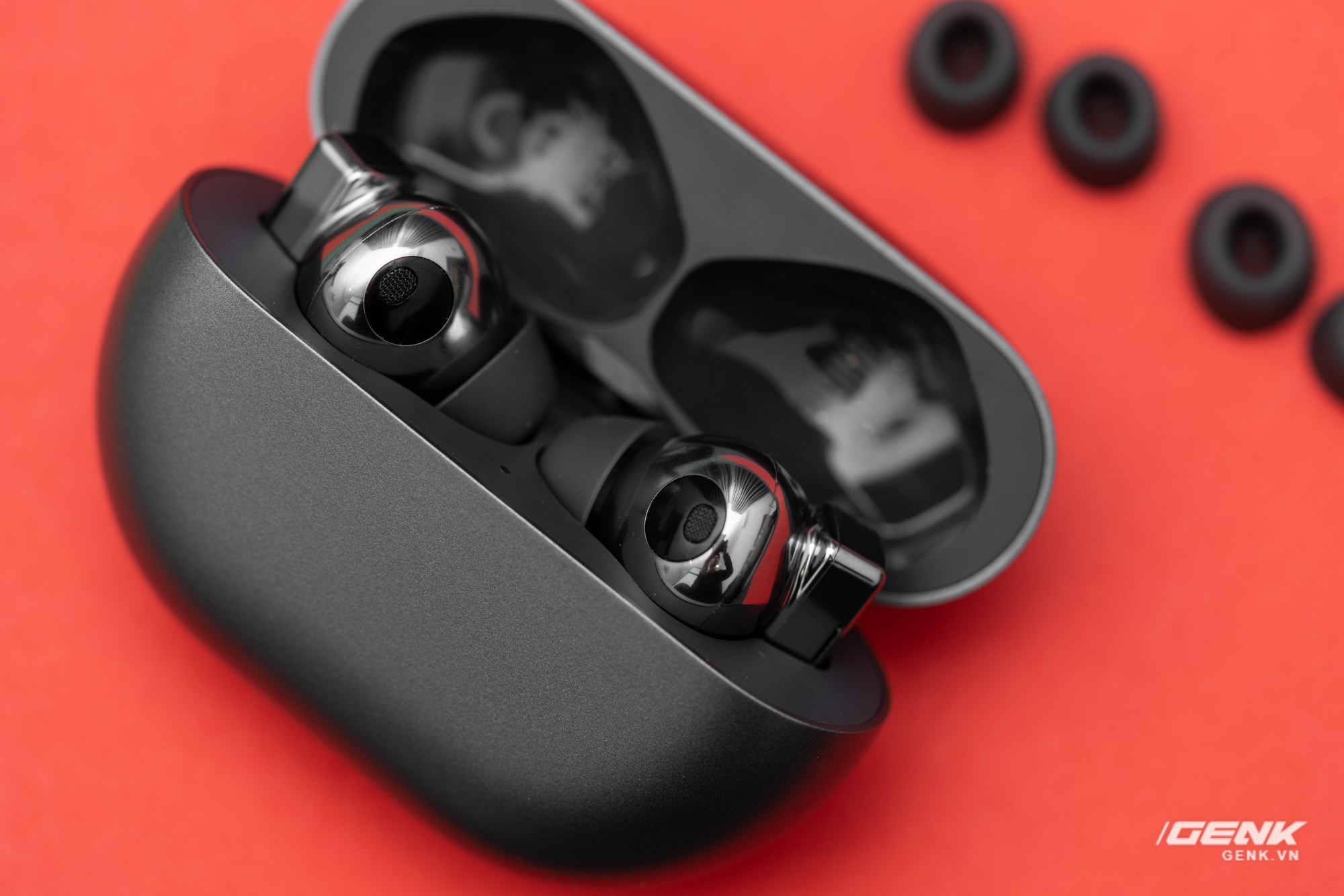 So sánh Huawei FreeBuds Pro, Apple AirPods Pro và Samsung Galaxy Buds Live: Mỗi người một vẻ - Ảnh 13. So sánh Huawei FreeBuds Pro, Apple AirPods Pro và Samsung Galaxy Buds Live: Mỗi người một vẻ - Ảnh 13.