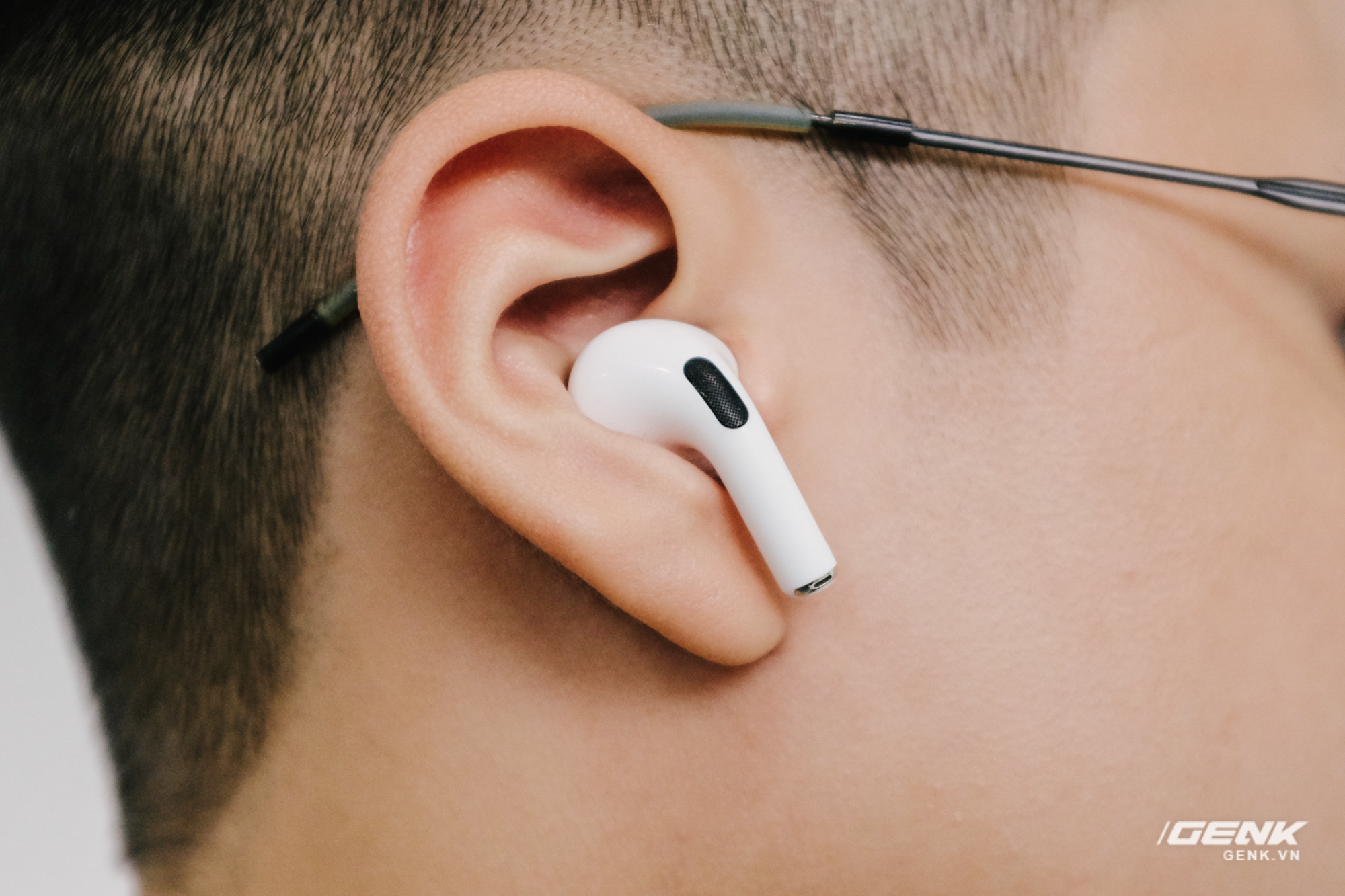 So sánh Huawei FreeBuds Pro, Apple AirPods Pro và Samsung Galaxy Buds Live: Mỗi người một vẻ - Ảnh 8. So sánh Huawei FreeBuds Pro, Apple AirPods Pro và Samsung Galaxy Buds Live: Mỗi người một vẻ - Ảnh 8.
