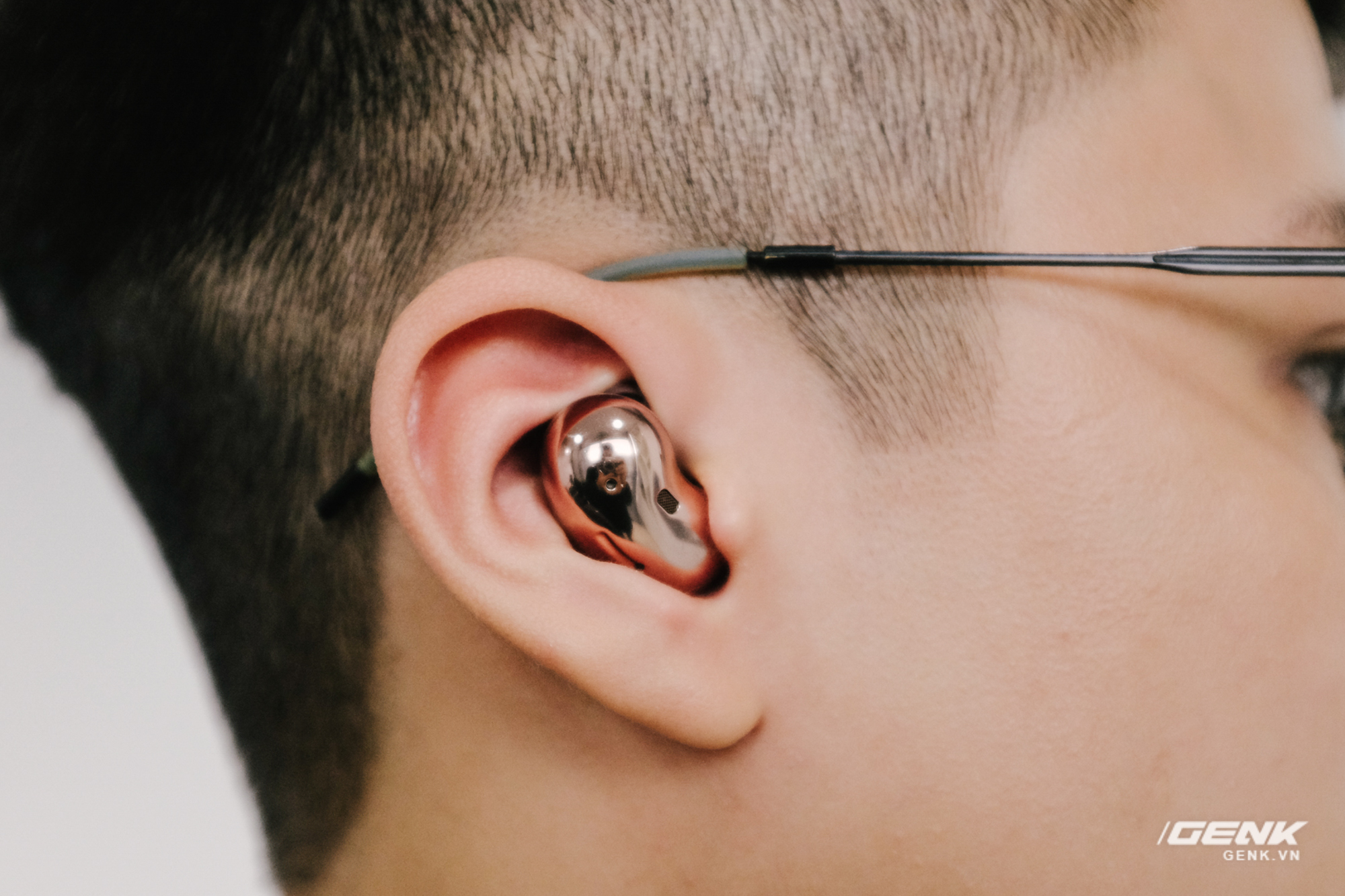 So sánh Huawei FreeBuds Pro, Apple AirPods Pro và Samsung Galaxy Buds Live: Mỗi người một vẻ - Ảnh 6. So sánh Huawei FreeBuds Pro, Apple AirPods Pro và Samsung Galaxy Buds Live: Mỗi người một vẻ - Ảnh 6.