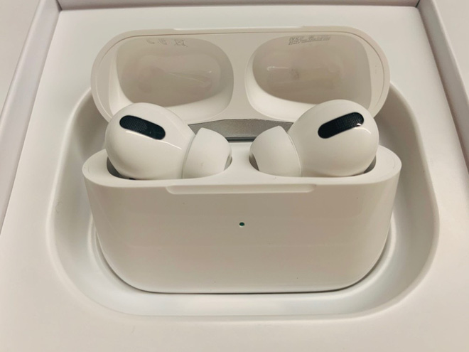 Lạc vào vũ trụ AirPods fake: Từ những chiếc tai nghe vài chục nghìn cho đến hàng nhái tinh vi mà CEO Apple cũng không phân biệt được - Ảnh 1.