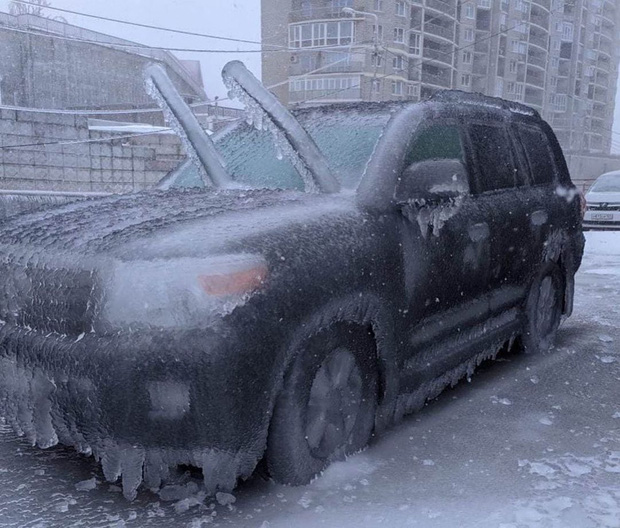 Loạt hình ảnh trong mùa đông khắc nghiệt, băng tuyết trắng xoá ở nước Nga chỉ nhìn thôi cũng đủ thấy rét run cầm cập - Ảnh 11.