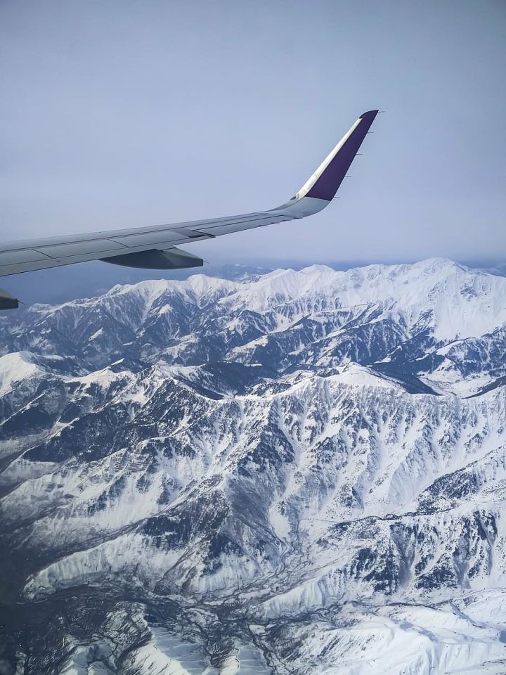 Tại sao các máy bay dân dụng hiếm khi bay qua dãy Himalaya? - Ảnh 1.