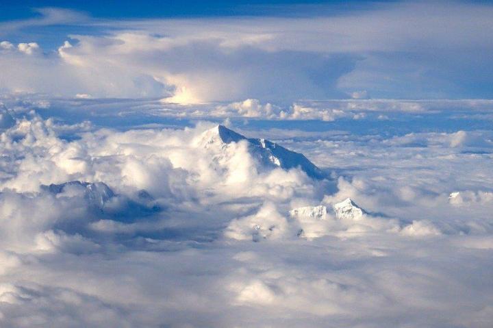 Tại sao các máy bay dân dụng hiếm khi bay qua dãy Himalaya? - Ảnh 2. Tại sao các máy bay dân dụng hiếm khi bay qua dãy Himalaya? - Ảnh 2.