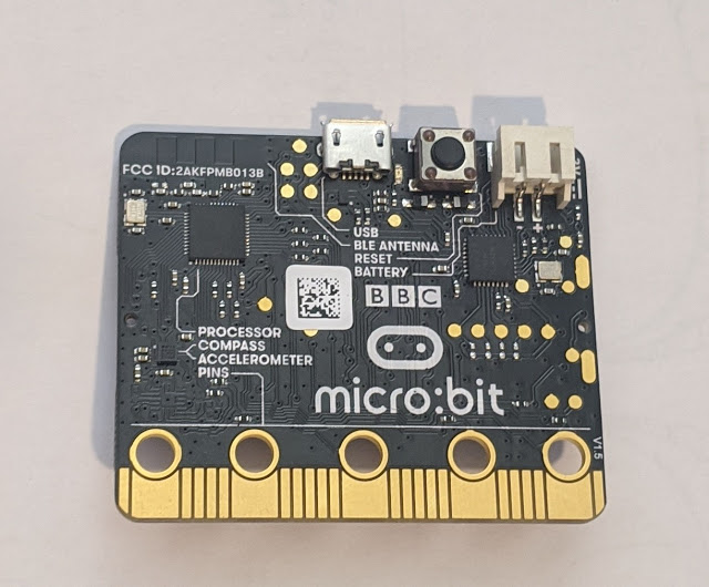 Mặt sau bảng mạch được anh Ian Beer sử dụng.