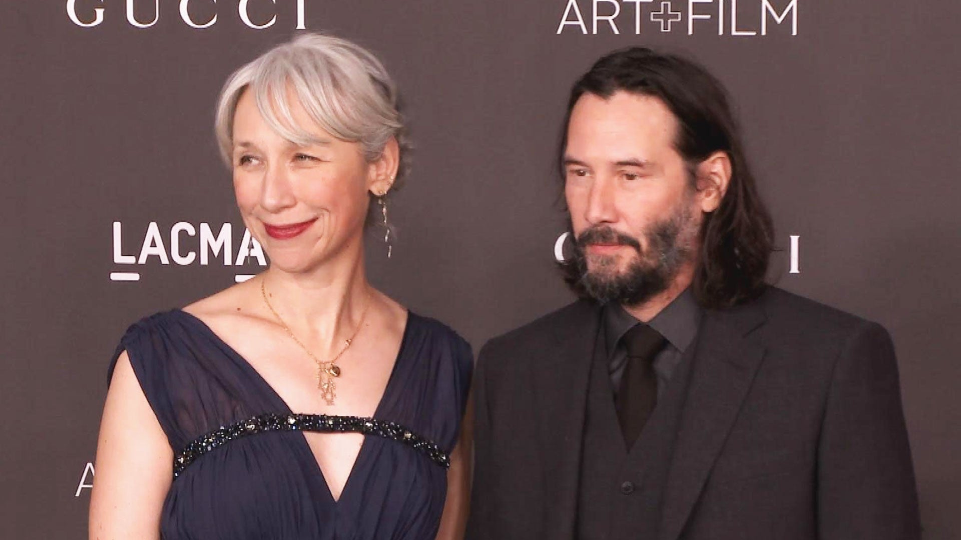 Thay vì đi với người yêu như nhiều diễn viên khác, Keanu Reeves lựa chọn  sánh bước cùng mẹ trên thảm đỏ Oscars 2020