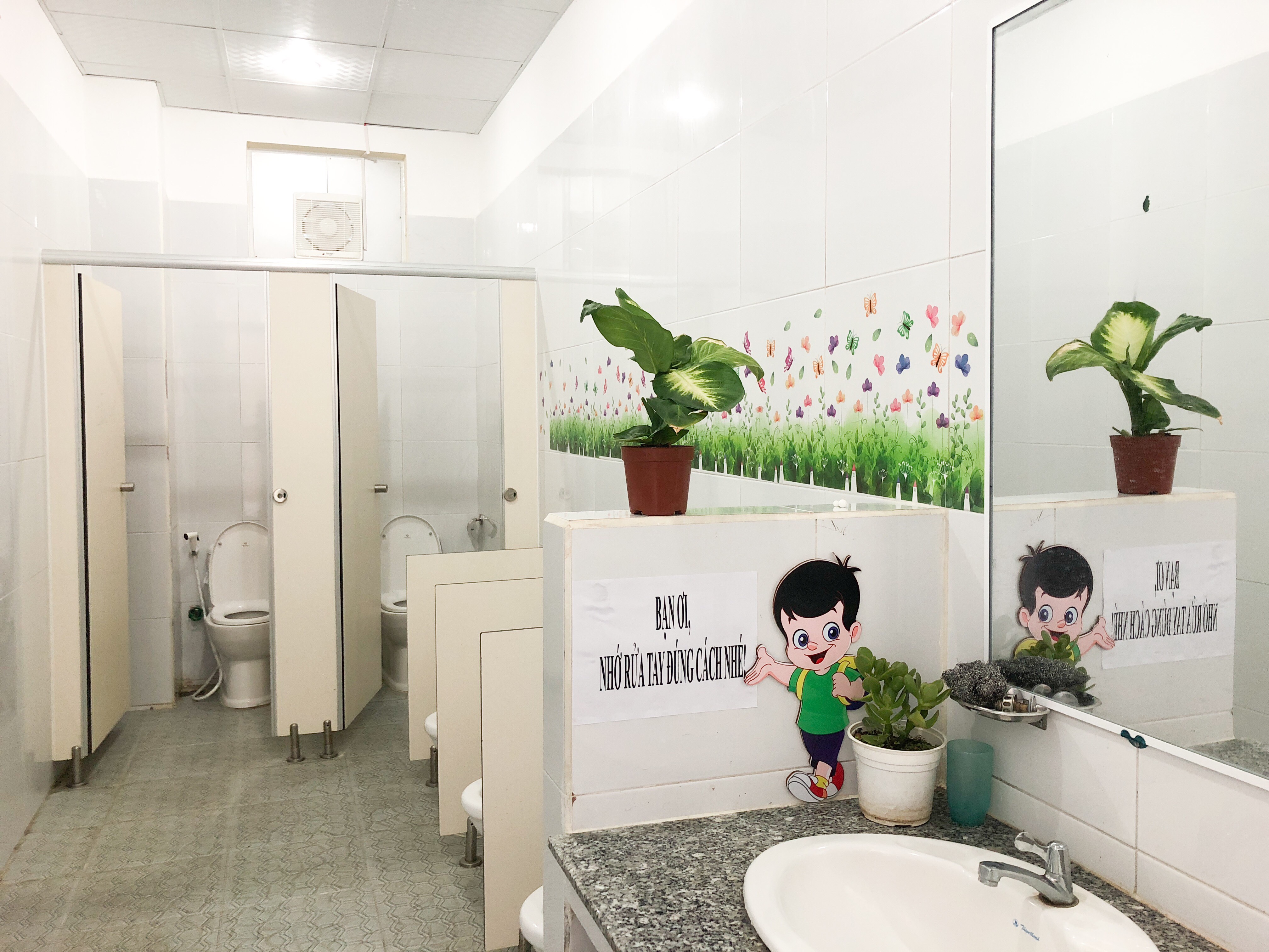Nhà vệ sinh thân thiện” tại trường Mầm non Hoa Hồng