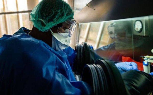 Bệnh lạ ở Nigeria: Hơn 100 người nhiễm, nạn nhân chết sau 48 giờ - Ảnh 1.