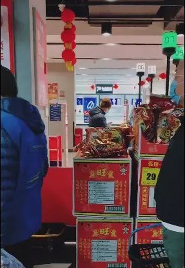 Bác sĩ Trung Quốc chỉ cách đi mua sắm trong siêu thị, trung tâm thương mại đề phòng lây nhiễm virus Corona - Ảnh 6.