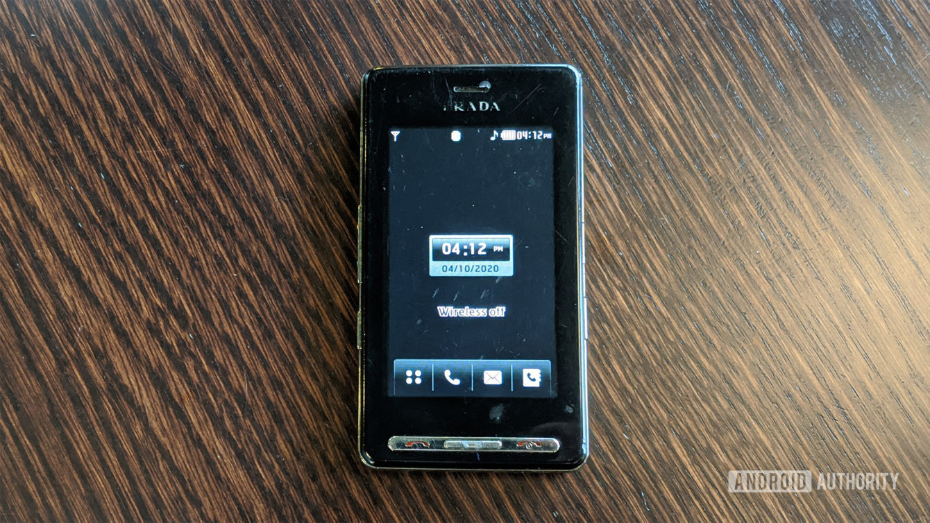 Ngược dòng thời gian: LG Prada, chiếc điện thoại có màn hình cảm ứng điện  dung trước cả iPhone nhưng lại chẳng đi đến đâu