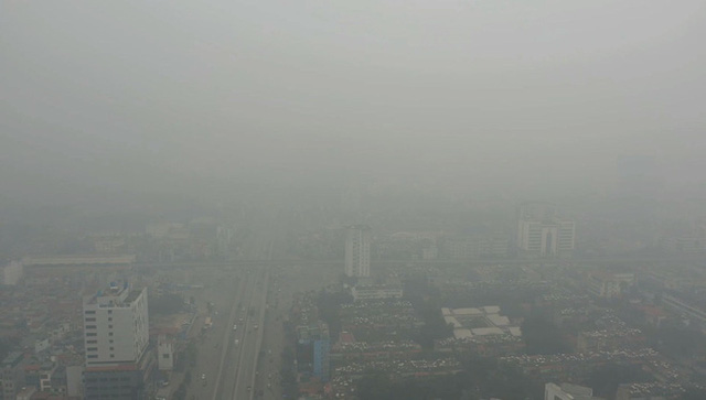  Nhiều tòa nhà mờ ảo nhìn từ flycam, chất lượng không khí ở Hà Nội suy giảm - Ảnh 4.
