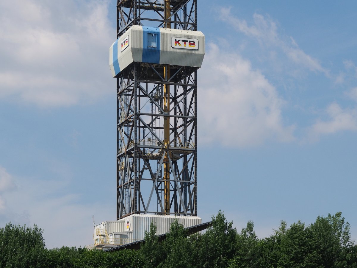 Những chiếc hố khoan sâu nhất thế giới, cùng cuộc đua vào sâu trong lòng đất giữa các quốc gia - Ảnh 8. Những chiếc hố khoan sâu nhất thế giới, cùng cuộc đua vào sâu trong lòng đất giữa các quốc gia - Ảnh 8.