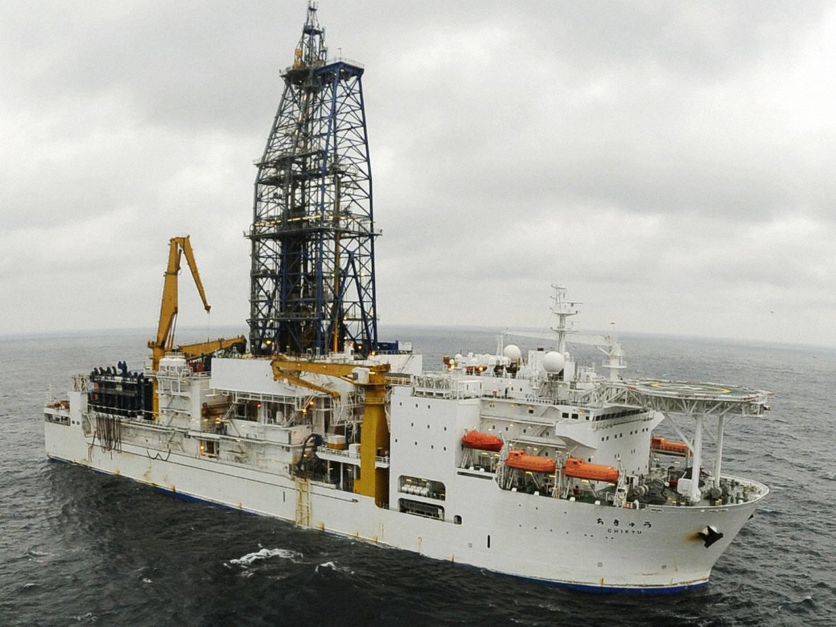 Những chiếc hố khoan sâu nhất thế giới, cùng cuộc đua vào sâu trong lòng đất giữa các quốc gia - Ảnh 10. Những chiếc hố khoan sâu nhất thế giới, cùng cuộc đua vào sâu trong lòng đất giữa các quốc gia - Ảnh 10.