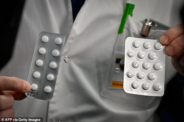 Australia: Một giáo sư tuyên bố đã tìm ra thuốc chữa khỏi Covid-19 - Ảnh 2.