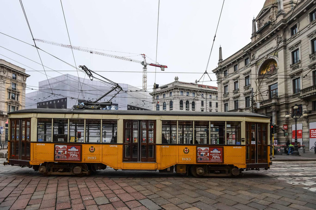  Hành động hơn vạn lời nói: Hình ảnh cho thấy người dân Italy nghiêm chỉnh chấp hành quy tắc một mét để đẩy lùi giặc Covid-19 - Ảnh 9.