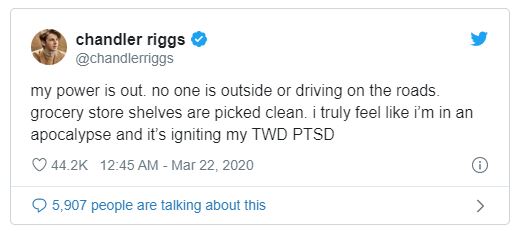 Chadler Riggs cho biết tình trạng đường phố vắng vẻ, nhu yếu phẩm thiếu hụt hiện tại chẳng khác gì trong The Walking Dead cả.6