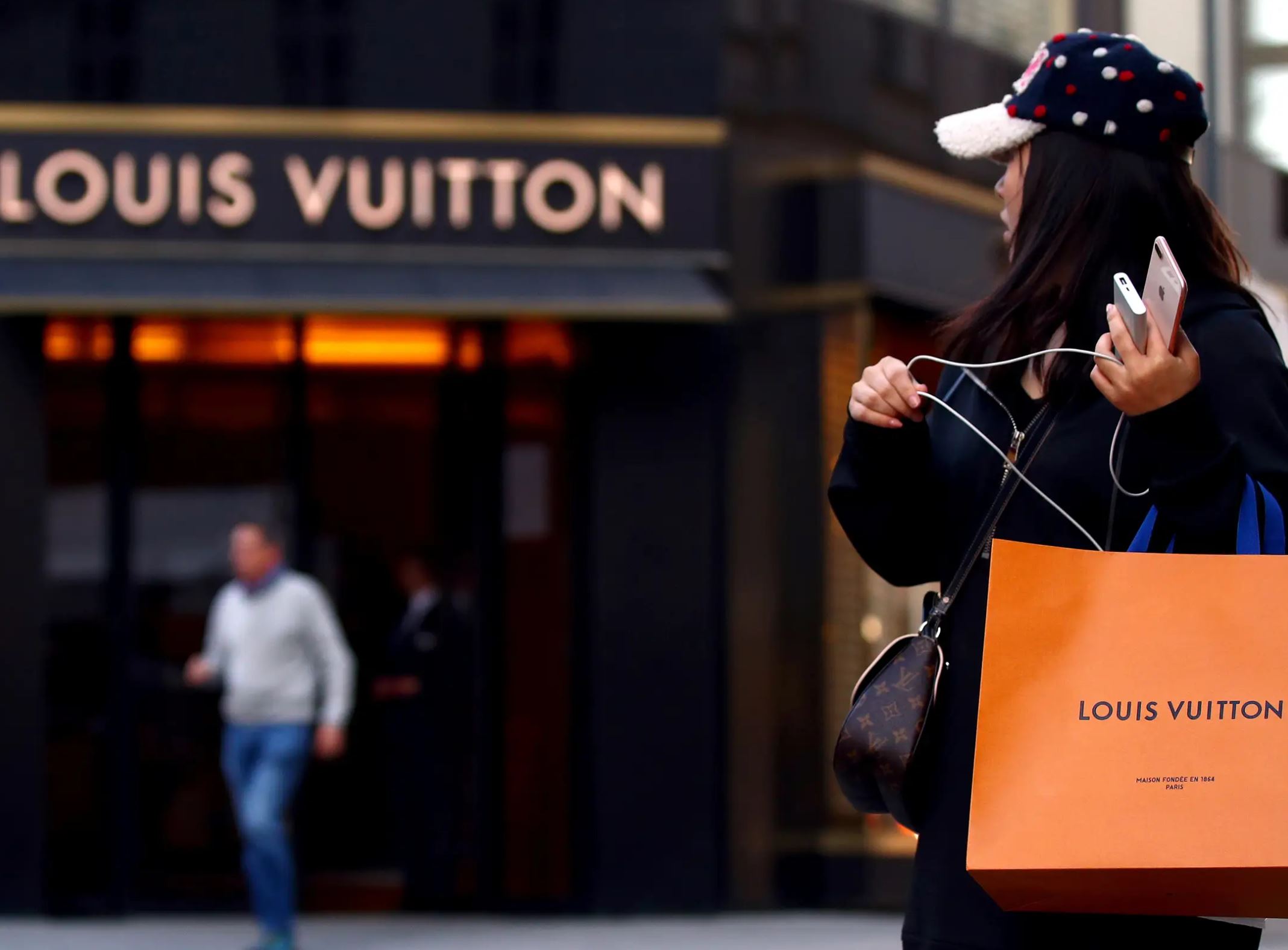 Louis Vuitton Thu Đông Vẻ đẹp đầy mê hoặc bí ấn của phong cách Pháp   Thời trang  Vietnam VietnamPlus