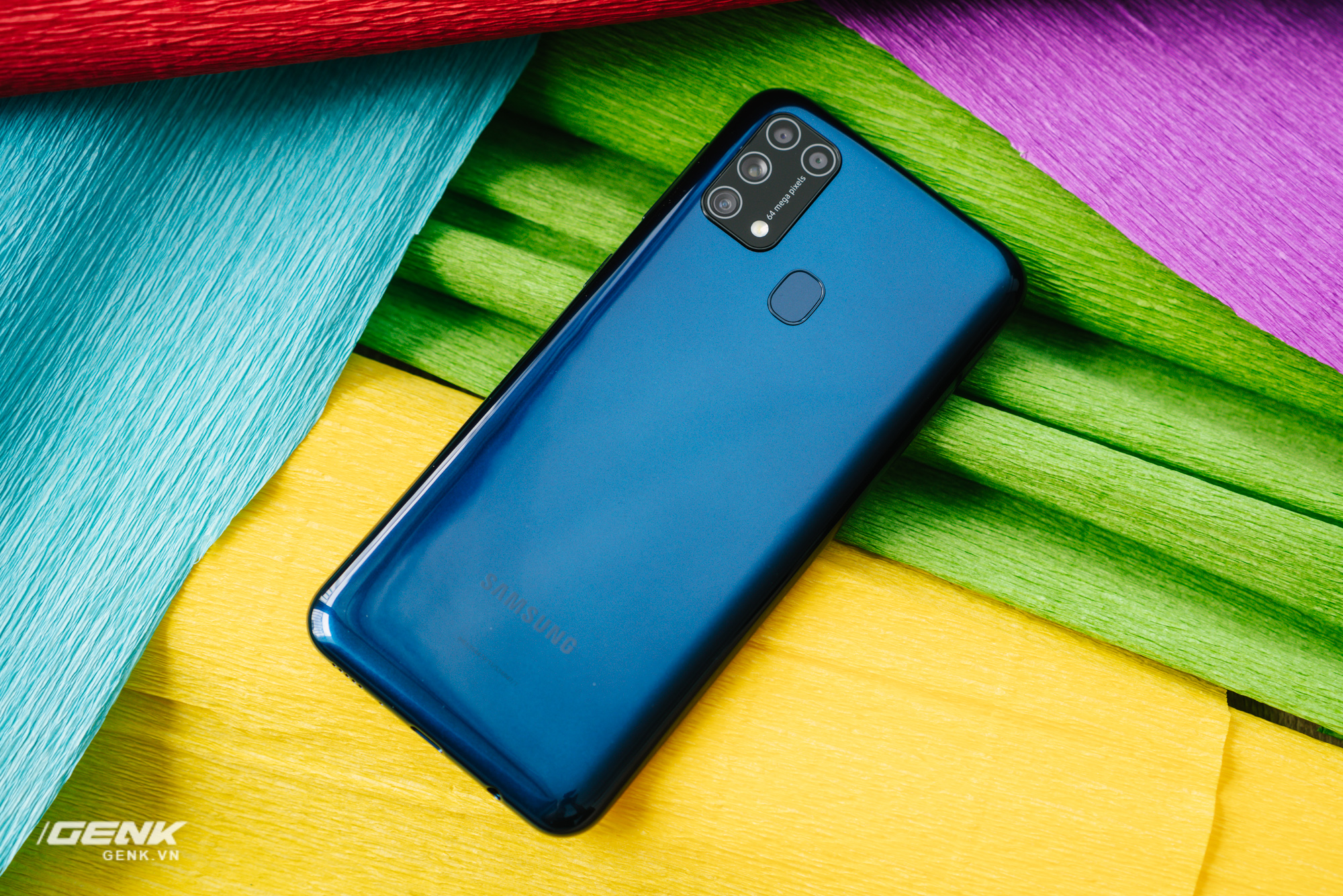 Đ&aacute;nh gi&aacute; Samsung Galaxy M31: Đập tiền v&agrave;o pin! - Ảnh 1.