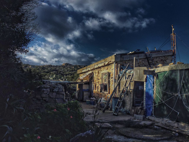 Căn nhà đá của ông Mauro Morandi. Ảnh: Slate Magazine