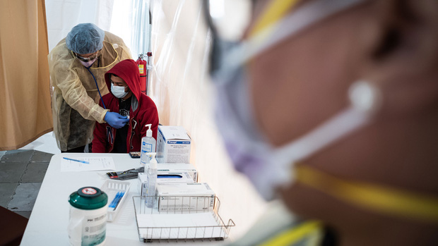 Việc xét nghiệm sẽ bị giới hạn cho các nhân viên y tế và người có triệu chứng nặng