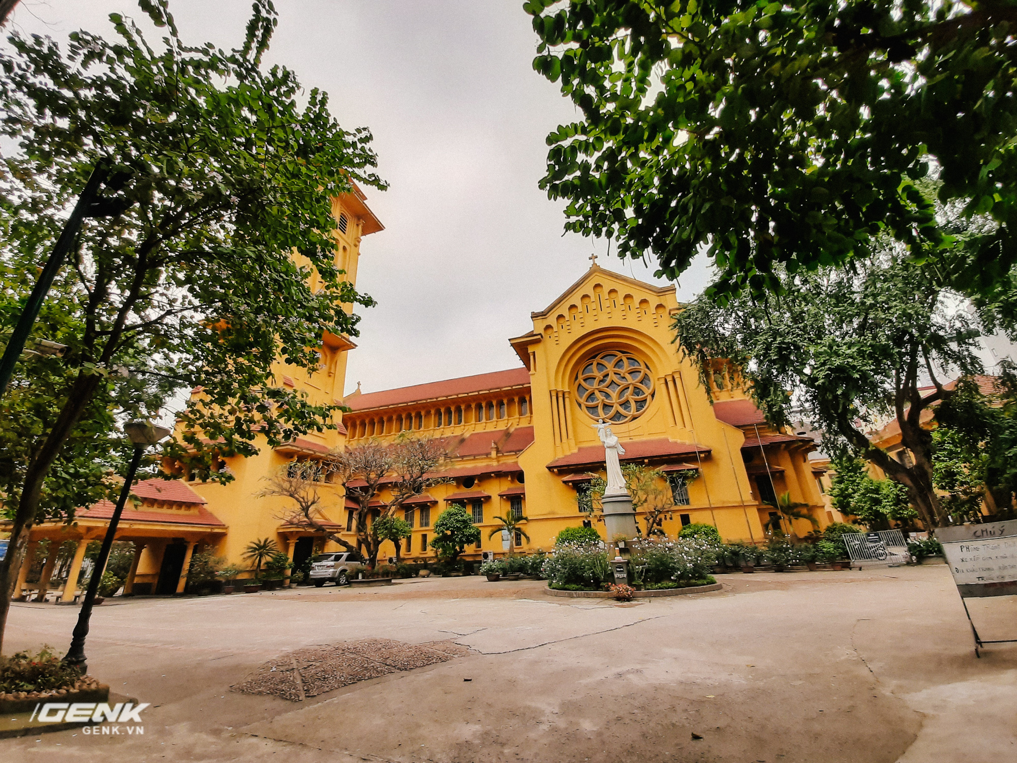 Đ&aacute;nh gi&aacute; Samsung Galaxy M31: Đập tiền v&agrave;o pin! - Ảnh 8.