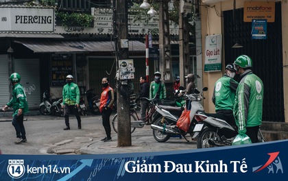 Trái với cảnh đường phố Hà Nội vắng tanh là một cuộc sống khác: ở nhiều hàng quán vẫn tấp nập cảnh shipper đi giao đồ ăn - Ảnh 1.