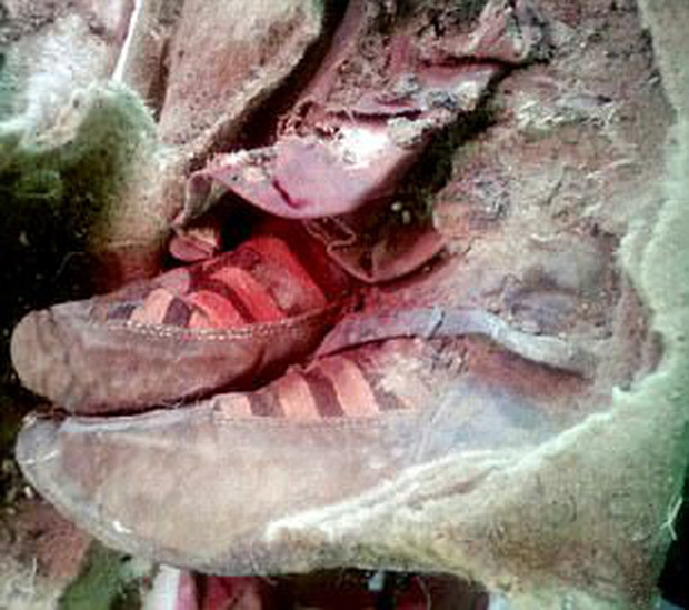 Xác ướp 1100 tuổi đi giầy trông y hệt sneaker của Adidas khiến giới khoa học phải ngỡ ngàng vì độ sành điệu - Ảnh 2.