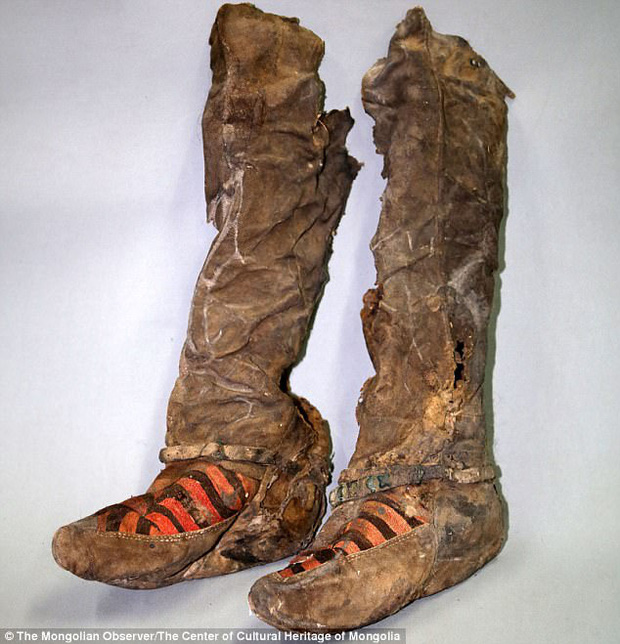 Xác ướp 1100 tuổi đi giầy trông y hệt sneaker của Adidas khiến giới khoa học phải ngỡ ngàng vì độ sành điệu - Ảnh 4.