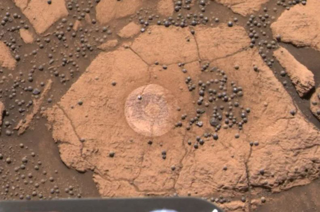  Những hình ảnh kỳ lạ nhất từng được chụp trên sao Hỏa - Ảnh 6.