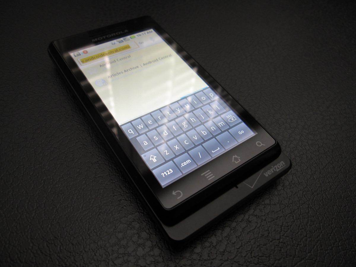Nhìn lại Motorola Droid: câu chuyện về sự cạnh tranh giữa các “bạn cũ - Motorola vs. Apple, Verizon vs. AT&T - Ảnh 3. Nhìn lại Motorola Droid: câu chuyện về sự cạnh tranh giữa các “bạn cũ - Motorola vs. Apple, Verizon vs. AT&T - Ảnh 3.