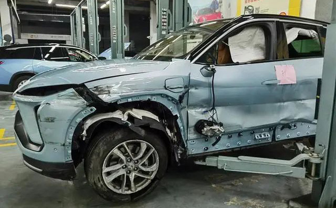  Xe điện Trung Quốc vừa mua 1 tháng đã nổ cả cặp lốp gây tai nạn, nạn nhân tuyên bố: Chắc chắn có vấn đề về chất lượng! - Ảnh 1.
