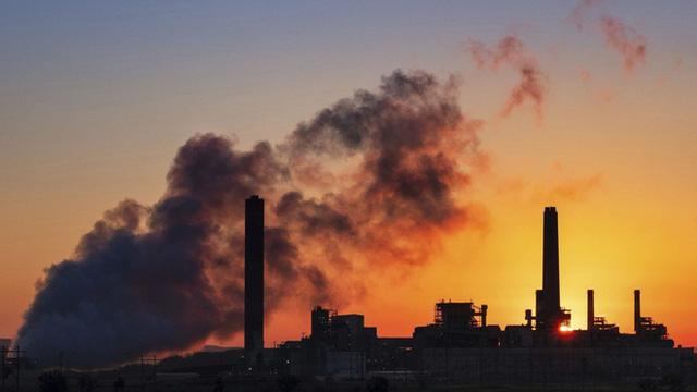 Khí thải từ nhà máy ở Glenrock, bang Wyoming, Mỹ. Photo: J. David Ake / Associated Press