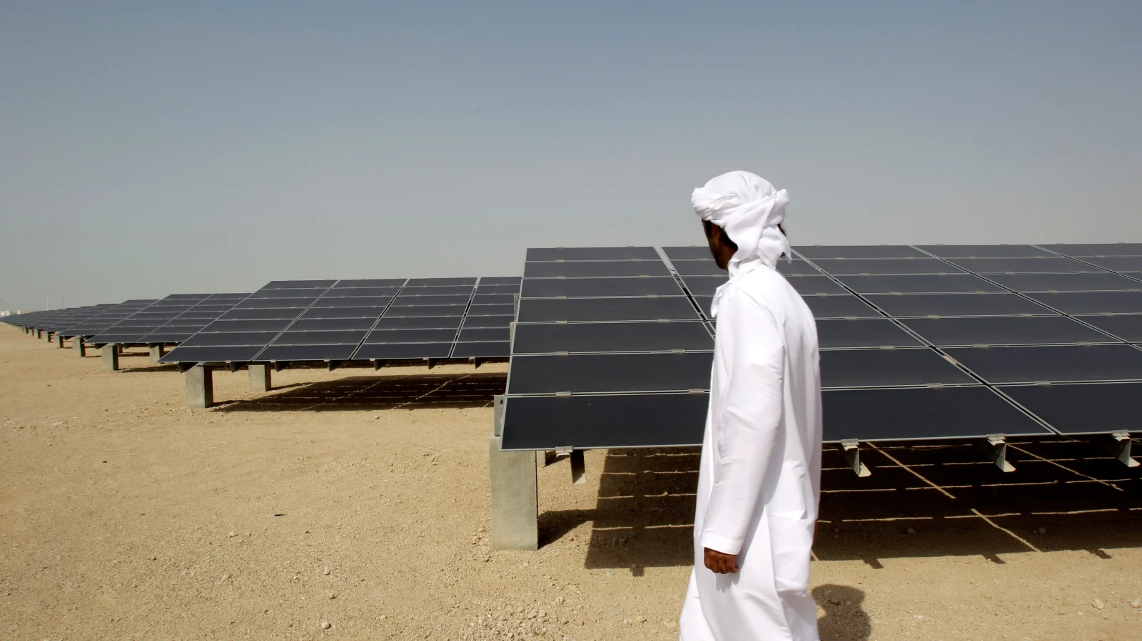 Thủ đô UAE chuẩn bị xây dựng nhà máy năng lượng Mặt Trời lớn và rẻ nhất hành tinh, dự kiến hoàn thành vào năm 2022