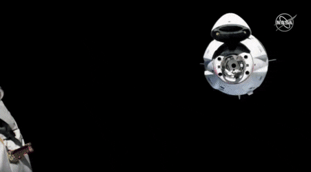 Tàu vũ trụ Crew Dragon của SpaceX lắp ghép thành công với trạm ISS, hoàn toàn tự động - Ảnh 3.