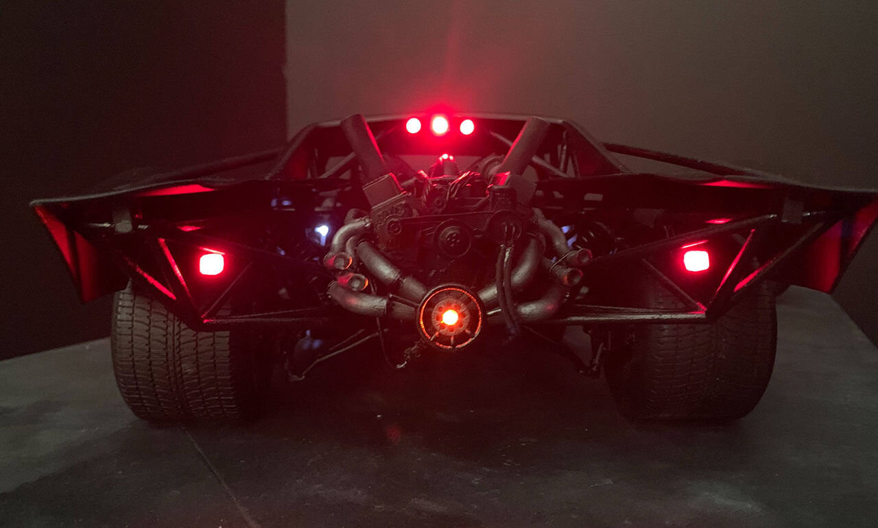 Cận cảnh mô hình đồ chơi xe hơi của Người Dơi được chính designer của The  Batman công bố