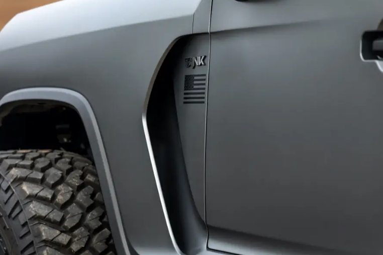 Cùng xem bên trong siêu XUV giá 295.000 USD với hệ thống nhìn đêm, giáp chống đạn và màn khói - Ảnh 12. Cùng xem bên trong siêu XUV giá 295.000 USD với hệ thống nhìn đêm, giáp chống đạn và màn khói - Ảnh 12.
