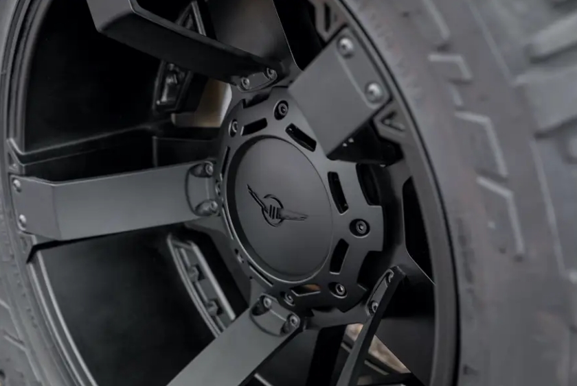 Cùng xem bên trong siêu XUV giá 295.000 USD với hệ thống nhìn đêm, giáp chống đạn và màn khói - Ảnh 13. Cùng xem bên trong siêu XUV giá 295.000 USD với hệ thống nhìn đêm, giáp chống đạn và màn khói - Ảnh 13.