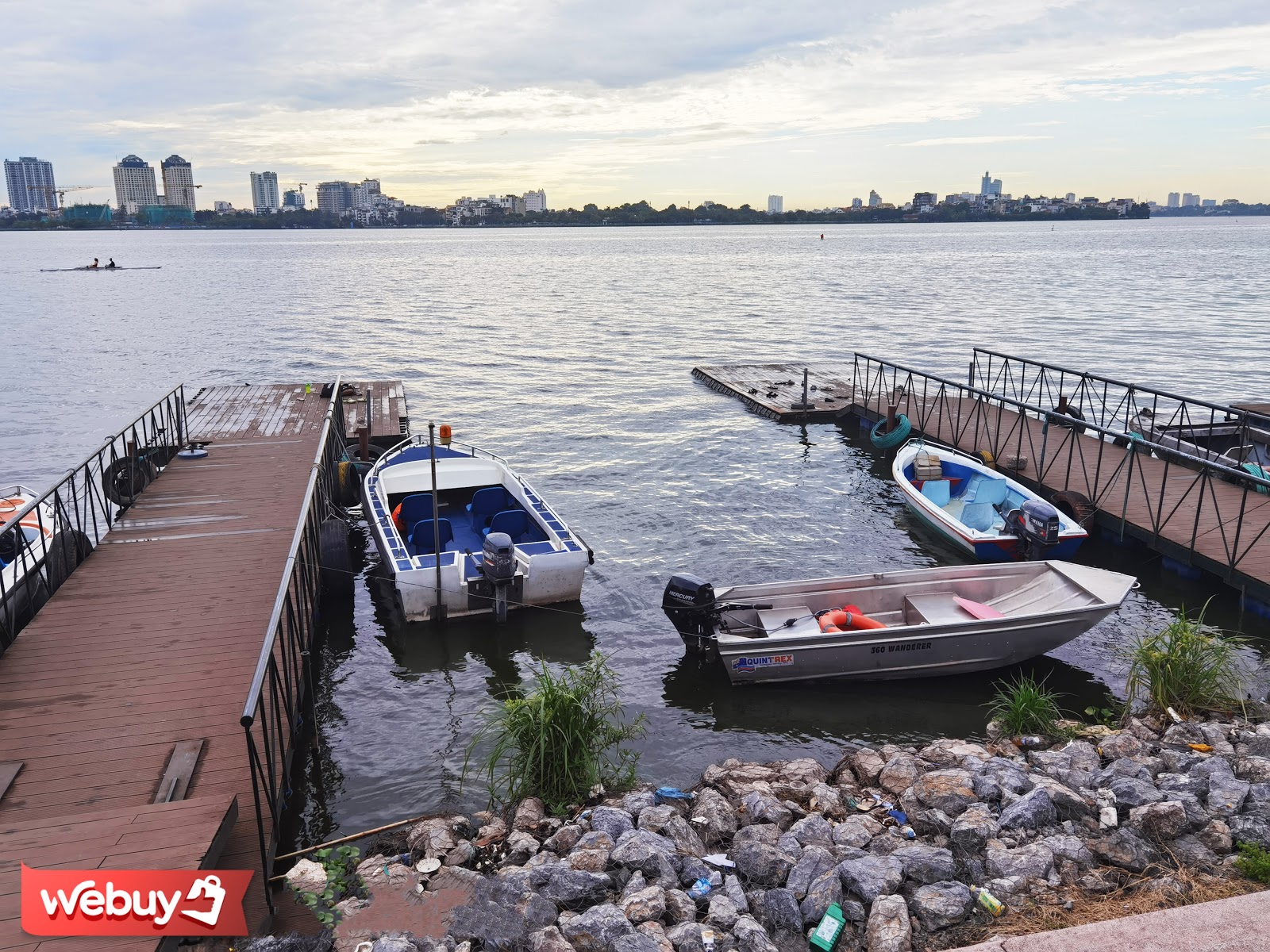 Trải nghiệm chèo thuyền SUP - nhún nhảy mặt nước Hồ Tây giữa ngày Hà Nội 39 độ - Ảnh 4. Trải nghiệm chèo thuyền SUP - nhún nhảy mặt nước Hồ Tây giữa ngày Hà Nội 39 độ - Ảnh 4.