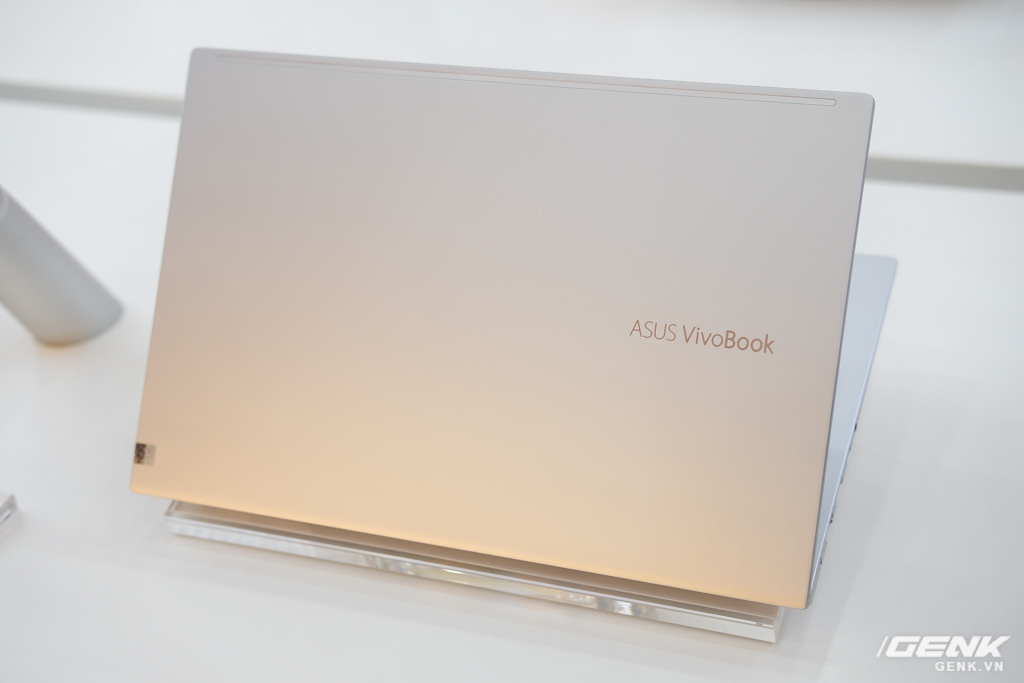 M413 Cận cảnh ASUS VivoBook 14 (M413): Chạy Ryzen 4000 series, đồ họa tích ...