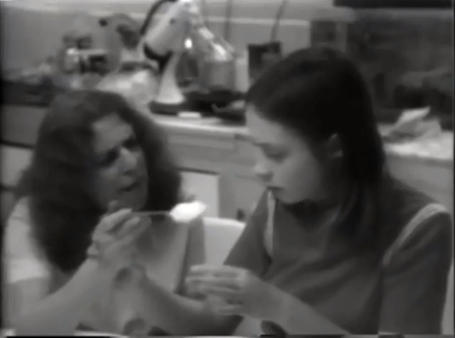 Tại đây Genie tiếp tục cho thấy sự phục hồi của mình, cô bé có thể đọc và bắt đầu đi học mẫu giáo. Lúc này nhóm nghiên cứu bắt đầu suy nghĩ và hy vọng rằng cô bé có thể phục hồi hoàn toàn.