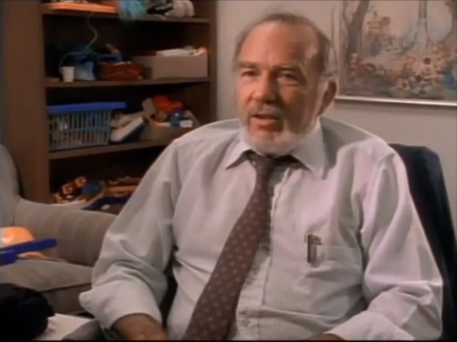 James Kent, một nhà nghiên cứu khác trong nhóm nghiên cứu về Genie lại nghĩ rằng tình trạng của cô bé sẽ được cải thiện nếu cô có thể hình thành mối quan hệ có ý nghĩa đối với những người xung quanh. Ông bắt đầu cho cô bé ăn vào buổi sáng và kể chuyện cho Genie vào mỗi buổi tối và chúc ngủ ngon bằng những nụ hôn như những bậc cha mẹ luôn làm đối với con cái của mình.