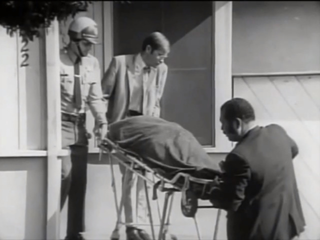 Ngay sau khi chính quyền phát hiện ra Genie, cha của cô bé đã quyết định dùng súng để tự tử. Trong bức thư tuyệt mệnh ông có viết