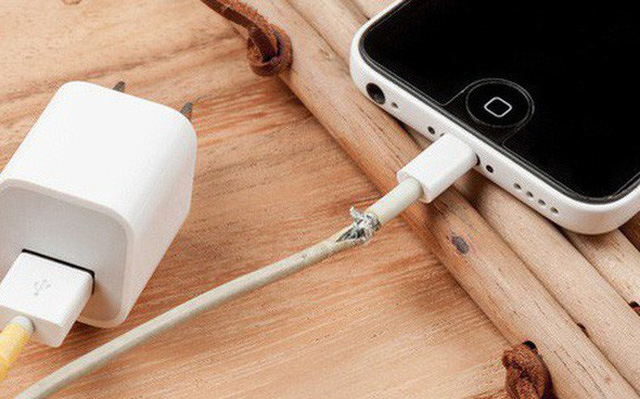 Dây sạc của Apple đẹp về thẩm mỹ, nhưng tính kỹ thuật lại là thảm họa.