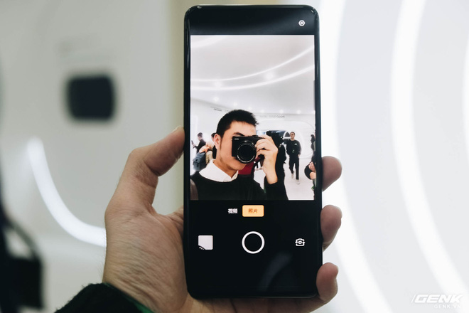 Vsmart hé lộ smartphone với camera ẩn dưới màn hình - Ảnh 5.