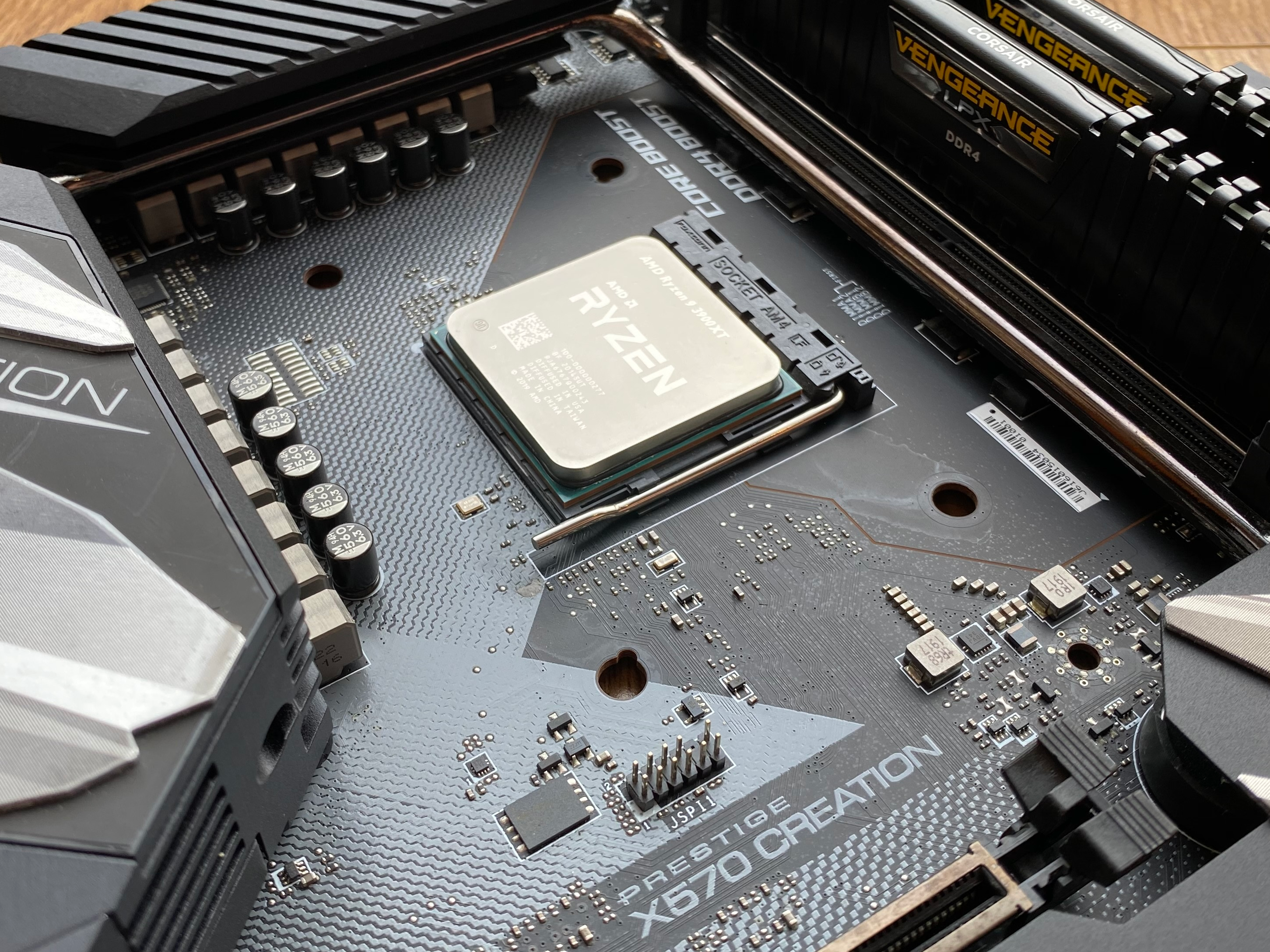 Đánh giá AMD Ryzen 9 3900XT: sinh ra để tiếp tục đè bẹp Intel nhưng có đủ ấn tượng để xây ngôi vương của riêng mình? - Ảnh 2.