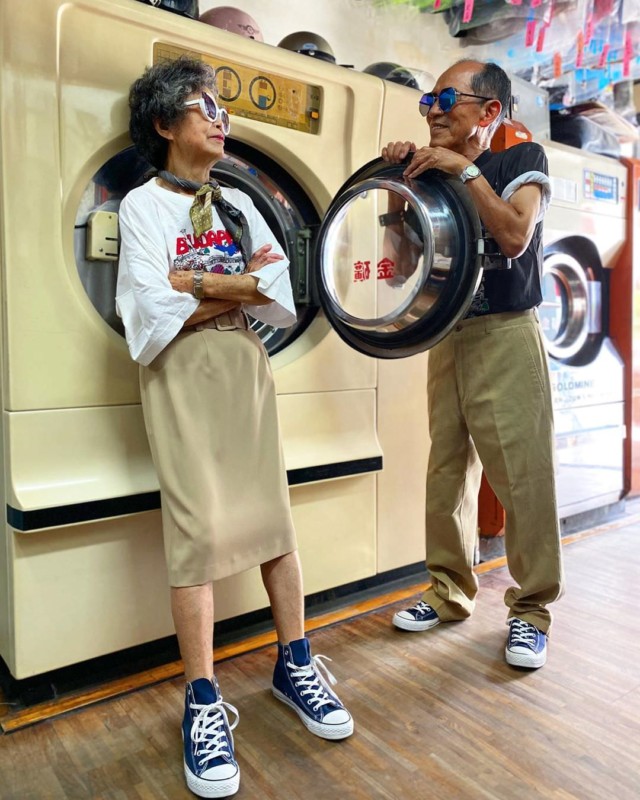 Thời trang không màng tuổi tác: Cặp vợ chồng giá người Hàn Quốc diện những bộ quần áo khách hàng để quên tại cửa hàng giặt là của họ - Ảnh 8.