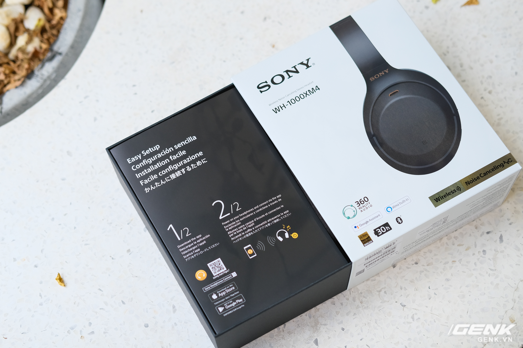 Trên tay tai nghe Sony WH-1000XM4: Ngoại hình không thay đổi, kết nối 1 lúc 2 thiết bị, nâng cấp chống ồn, giá 8,49 triệu đồng - Ảnh 2. Trên tay tai nghe Sony WH-1000XM4: Ngoại hình không thay đổi, kết nối 1 lúc 2 thiết bị, nâng cấp chống ồn, giá 8,49 triệu đồng - Ảnh 2.
